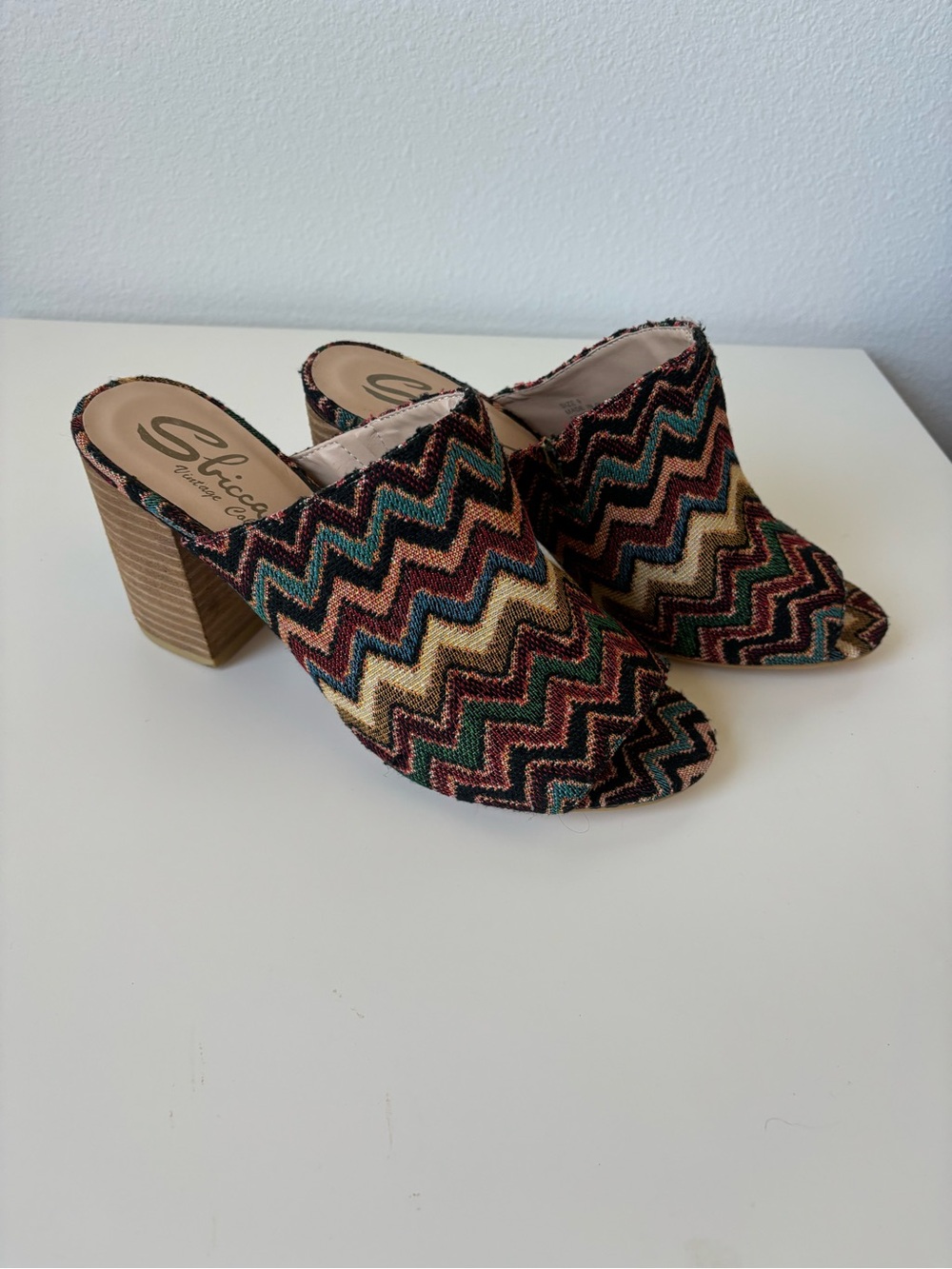 Sbicca Vintage Collection Chevron Knit Mules Sandals Size 9 BNWOT
